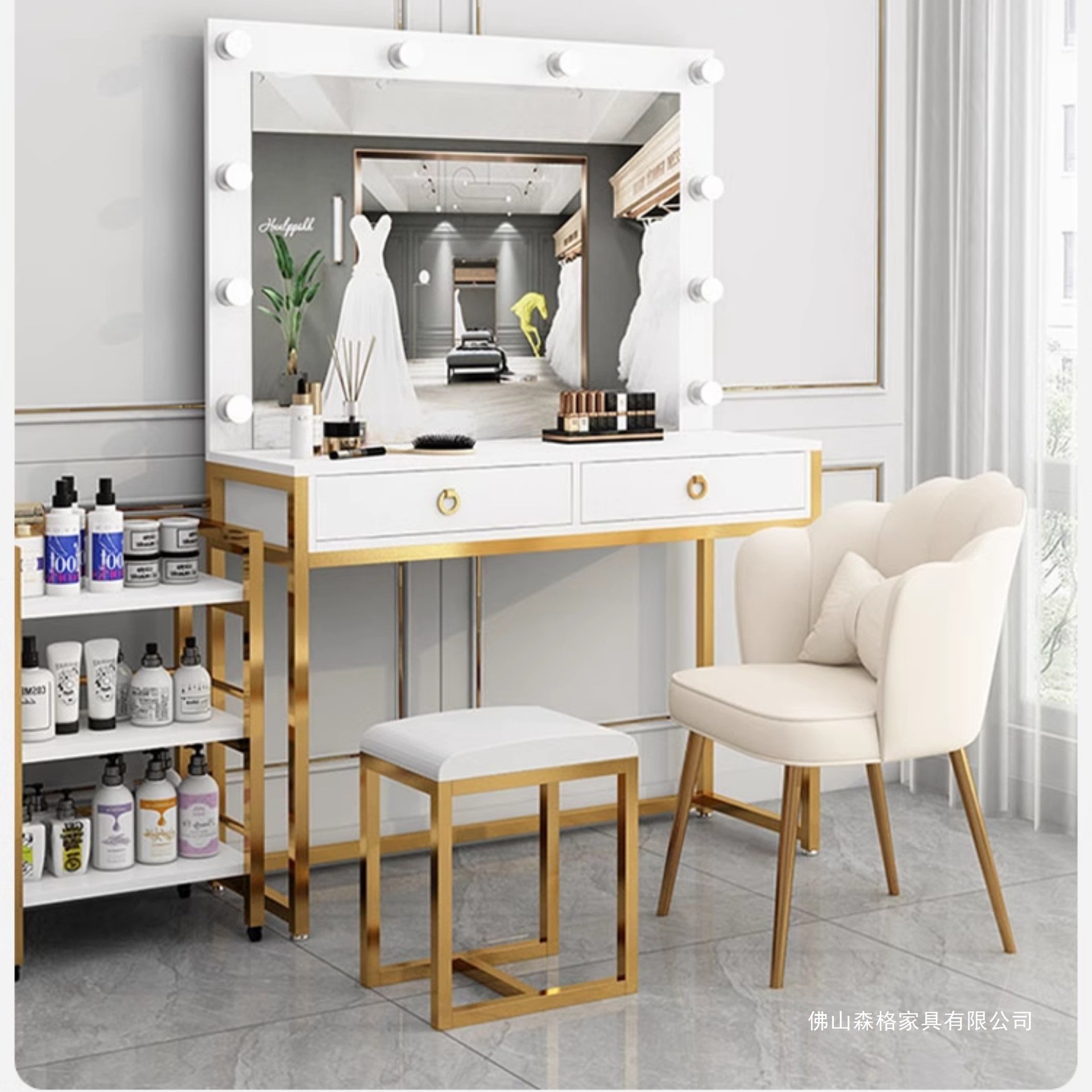スタジオ用ドレッサー（ランプミラー一体型）トレーニングスクー - Beauty Makeup Training のレビューと価格